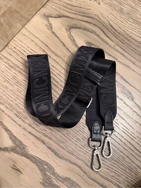 Black Adjustable Shoulder Strap with Branded Jacquard (Steve Madden)